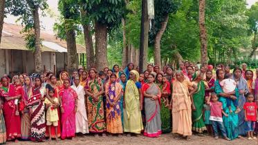 tea workers struggle without wages during Puja