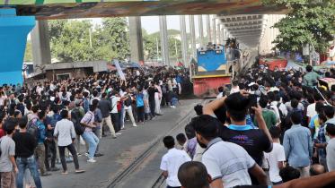 Titumir College students withdraw blockade