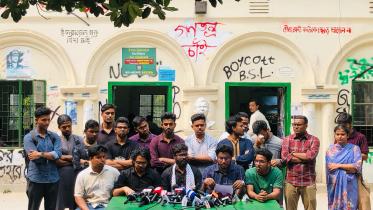 DU students protest for KUET students