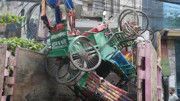 rickshaws banned on Dhaka's main roads