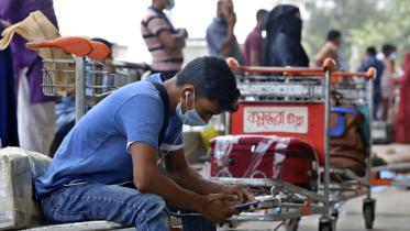 huge_migrant_worker_hazrat_shahjalal_international_airport_-photo_sk_enamul_haq_1.jpg