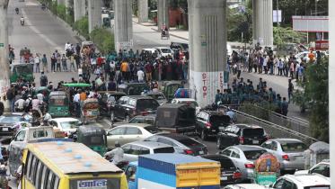 sher-e-bangla agricultural university students block road