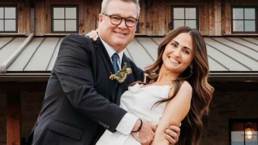 Eric Stonestreet & Lindsay Schweitzer