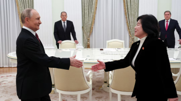 Putin with North Korean minister.png