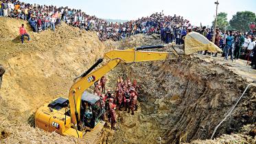 child dies in shaft Rajshahi