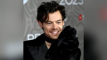  Harry Styles ends two-year silence with surprise YouTube release