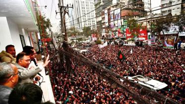 Tarique Rahman visits Nayapaltan office