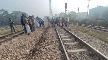 Brahmanbaria youth crushed under train while playing mobile games.jpg