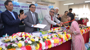 DU Gold Medal news _4d77.jpg