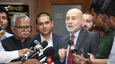 Don't pay anyone for Italian visas or work permits