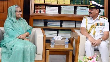 Pm indian navy chief.jpg