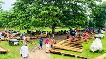 SPCLBoats of the Monsoon The Lively taler donga Market of Tularampur in Narail_c579.jpg