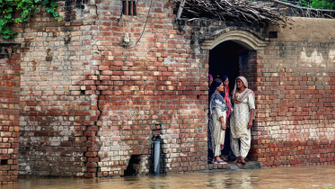 India shares flood warning with foe Pakistan on humanitarian grounds source.jpg