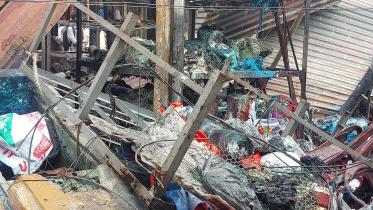 200 birds burnt in Kapasia bazar fire.jpg
