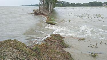 Cyclone Fani batters Bangladesh weakly