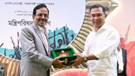 Hanif Sanket receives Swadhinata Padak award 2026 