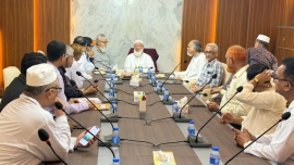 After visiting the Shishu Hospital, Shafiqur Rahman met with the management committee, directors and doctors for an exchange of views. Photo: Bangladesh Jamaat-e-Islami