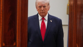 President Donald Trump arrives from the Blue Room to speak about the Iran war from the Cross Hall of the White House on Wednesday, April 1, 2026, in Washington. Photo: Reuters