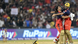 AFP__20260510__B2F39XD__v2__HighRes__TopshotCricketIndIplT20BengaluruMumbai.jpg