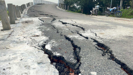 Approach-road-cracks.jpg