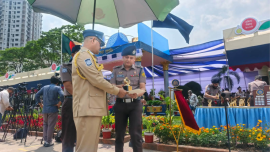 IGP today pinned badges on 341 police members who received the “Police Force Exemplary Good Service Badge-2025”. Photo: Collected