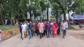 Chhatra Dal activists held a procession on CU campus this afternoon, marching through key areas before ending near the administrative building. Photo: Star