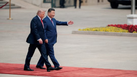 US President Donald Trump walks with Chinese President Xi Jinping upon arrival at the Great Hall of the People in Beijing, China, May 14, 2026. Photo: Reuters 