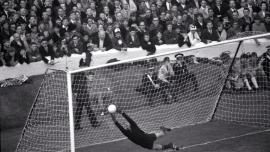 lev-yashin-makes-a-save-in-the-1966-world-cup-semifinal-between-russia-west-germany.jpg