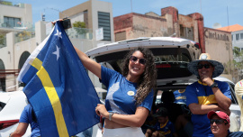 Curacao fans.JPG
