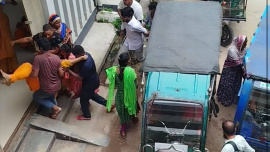 On Thursday, sick workers began arriving at Kaliakair Upazila Health Complex one after another around 10:30am. Photo: Collected
