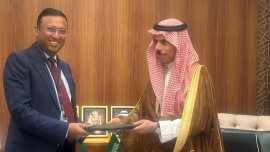 Humaiun Kobir with Saudi FM.png