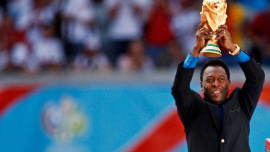 The world mourns the death of Brazilian football legend Pele