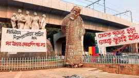 DU rabindranath statue.jpg