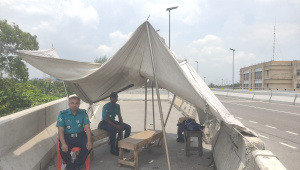 Police officers perform their duties from a makeshift tent on the Chattogram Elevated Expressway, where no permanent checkpoint or basic facilities have been set up. Photo: Star