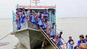 Kishoreganj floating school.jpg