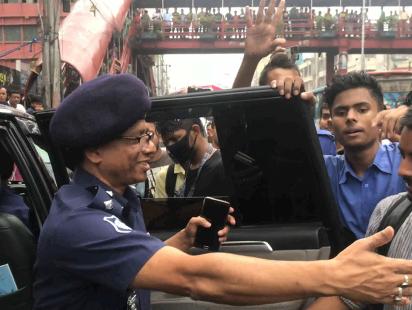 Students stop police DIG