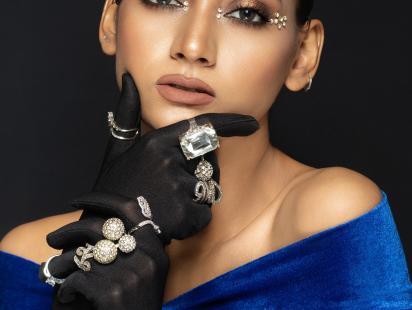 Why spend on diamonds when glass can fool you just as well? 