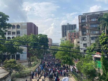 JnU students demo against quota.jpg