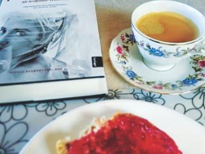 Elena Ferrante 2.jpg