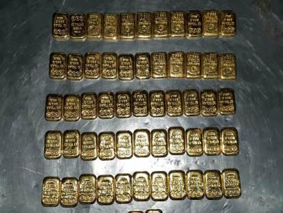 glod smuggler arrested in Dhaka Airport