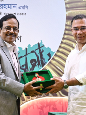 Hanif Sanket receives Swadhinata Padak award 2026 