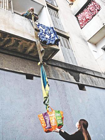 collects food offered by neighbours