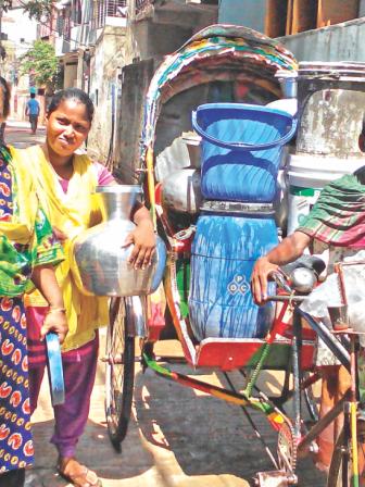 Imrul Sarfaraz bringing.jpg