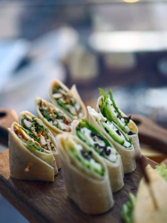 Use leftover rice to make 4 different and delicious snacks. 