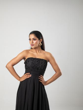 Black sleeveless dress