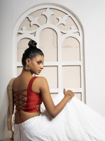 Breaking down the backless style 2