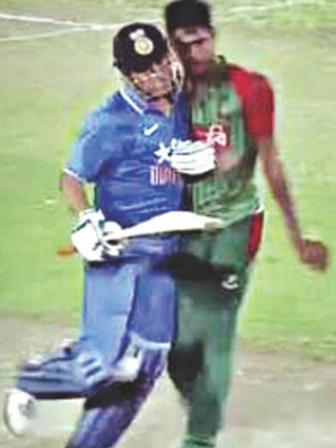 dhoni_collide_mustafiz.jpg