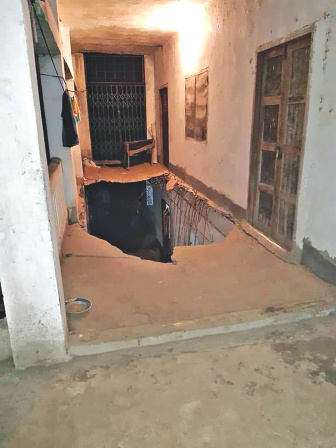 roof_collapsed1.jpg