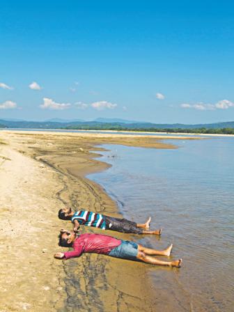 benefits of travelling with friends