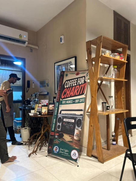 ‘Vinyl Madness’ is Dhanmondi’s little ‘anti-Dhaka’ for music lovers